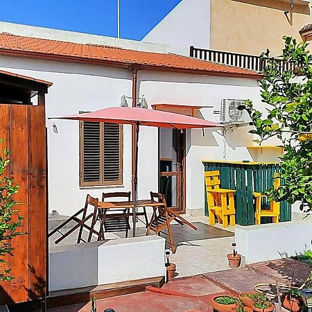 B&B Il Cortile Del Sole Olmedo Exteriér fotografie
